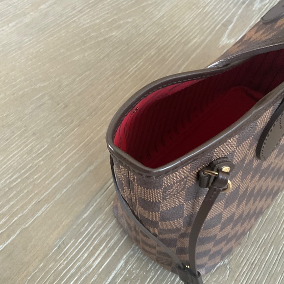 Authentic LOUIS VUITTON Damier Ebene Neverfull PM. - Picture 8 of 10